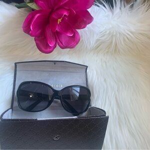 Gucci Elegant Black Sunglasses
